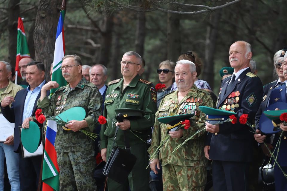 Алексей Богодистов: Вместе с ветеранами пограничной службы, военнослужащими, жителями и молодежью Геленджика приняли участие в памятной акции, посвящённой Дню пограничника Алексей Богодистов: Вместе с ветеранами пограничной службы, военнослужащими, жителями и молодежью Геленджика приняли участие в памятной акции, посвящённой Дню пограничника