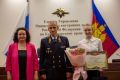 14-летняя девочка помогла полиции задержать преступника: Школьницу наградили в МВД