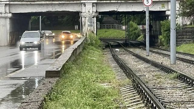 В местах подтоплений работает спецтехника В местах подтоплений работает спецтехника