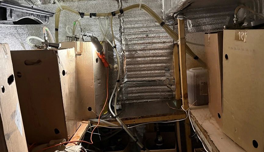 Полицейские Новороссийска изъяли нелегальный алкоголь после сигнала местного жителя