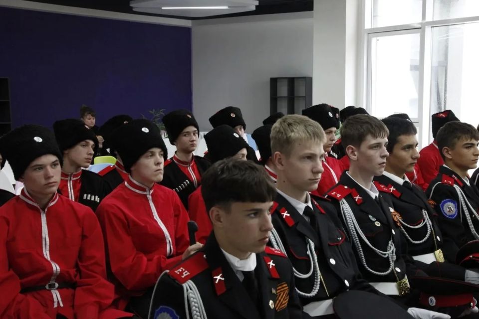 В Анапе стартовал Всекубанский слёт классов казачьей направленности и казачьих кадетских корпусов В Анапе стартовал Всекубанский слёт классов казачьей направленности и казачьих кадетских корпусов