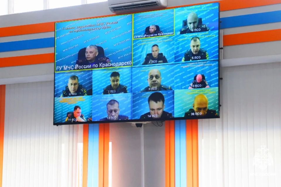 Деловая игра по ликвидации пожаров на объектах ТЭК прошла в ГУ МЧС России по Краснодарскому краю Деловая игра по ликвидации пожаров на объектах ТЭК прошла в ГУ МЧС России по Краснодарскому краю