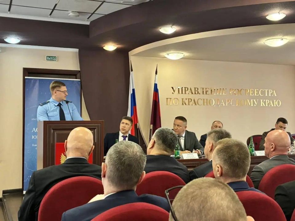 В преддверии Дня юриста Краснодарского края, отмечаемого в последнее воскресенье мая, начальник отдела по надзору за исполнением законодательства о противодействии коррупции прокуратуры края Роман Бурыкин принял участие в...