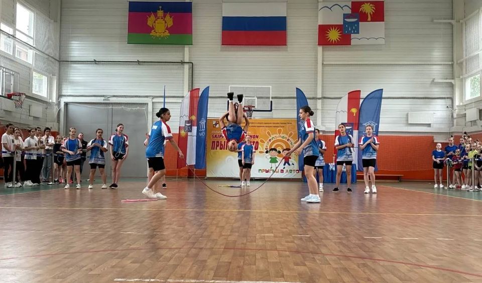В Сочи прошло массовое соревнование по прыжкам на скакалке «Скиппинг-марафон В Сочи прошло массовое соревнование по прыжкам на скакалке «Скиппинг-марафон