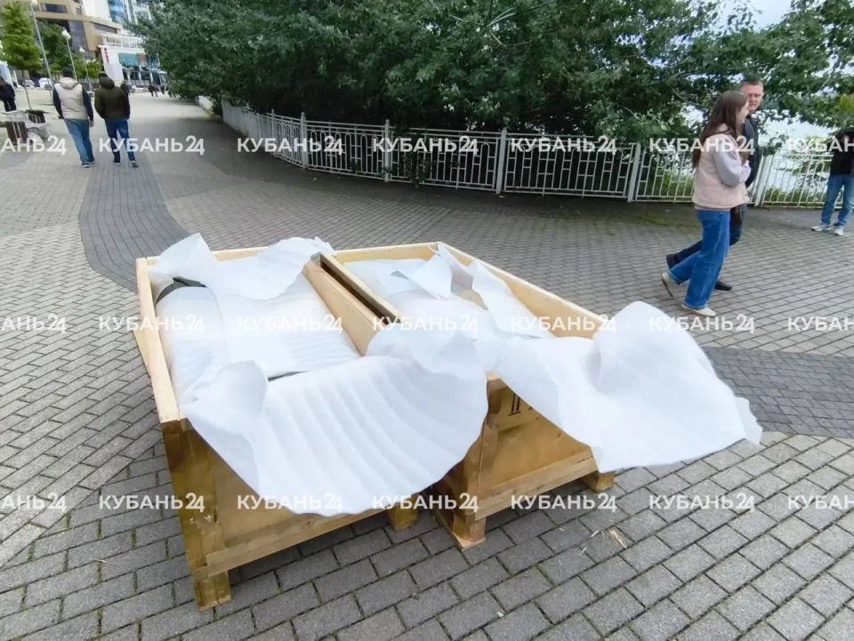 Противопаводковые боновые заграждения развернули на набережной в Краснодаре Противопаводковые боновые заграждения развернули на набережной в Краснодаре