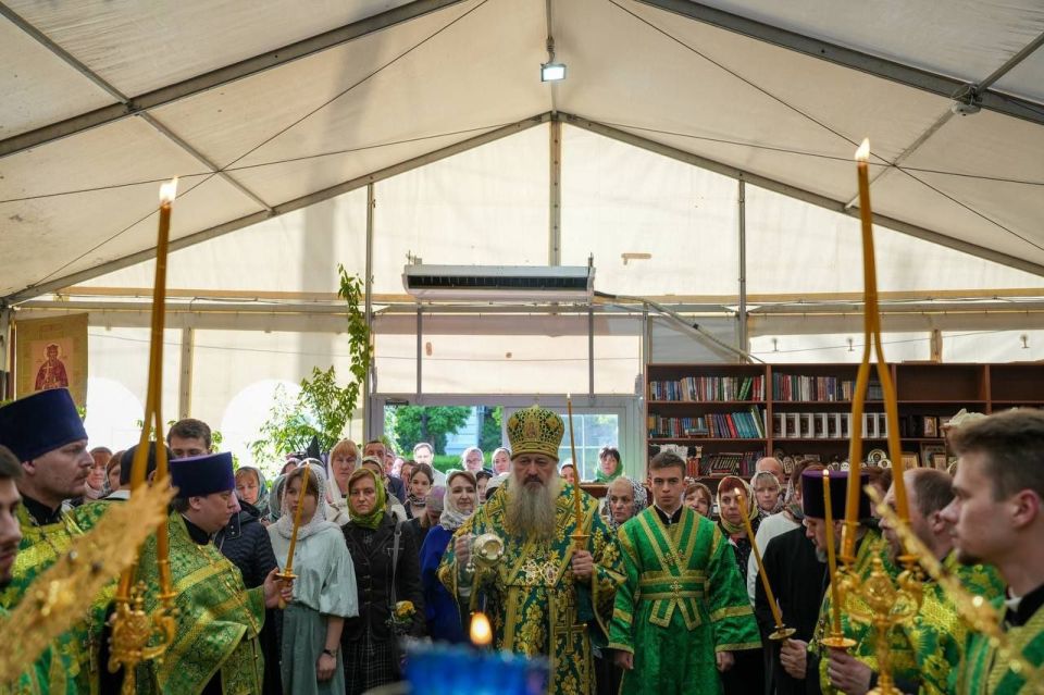 Накануне Дня Святой Троицы Епископ Савва совершил всенощное бдение в Армавире Накануне Дня Святой Троицы Епископ Савва совершил всенощное бдение в Армавире