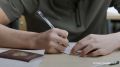 Некоторые вузы учитывают итоговое сочинение как индивидуальное достижение и могут добавить до 10 баллов к результатам ЕГЭ, сообщила ТАСС эксперт Минпросвещения Татьяна Рассолова
