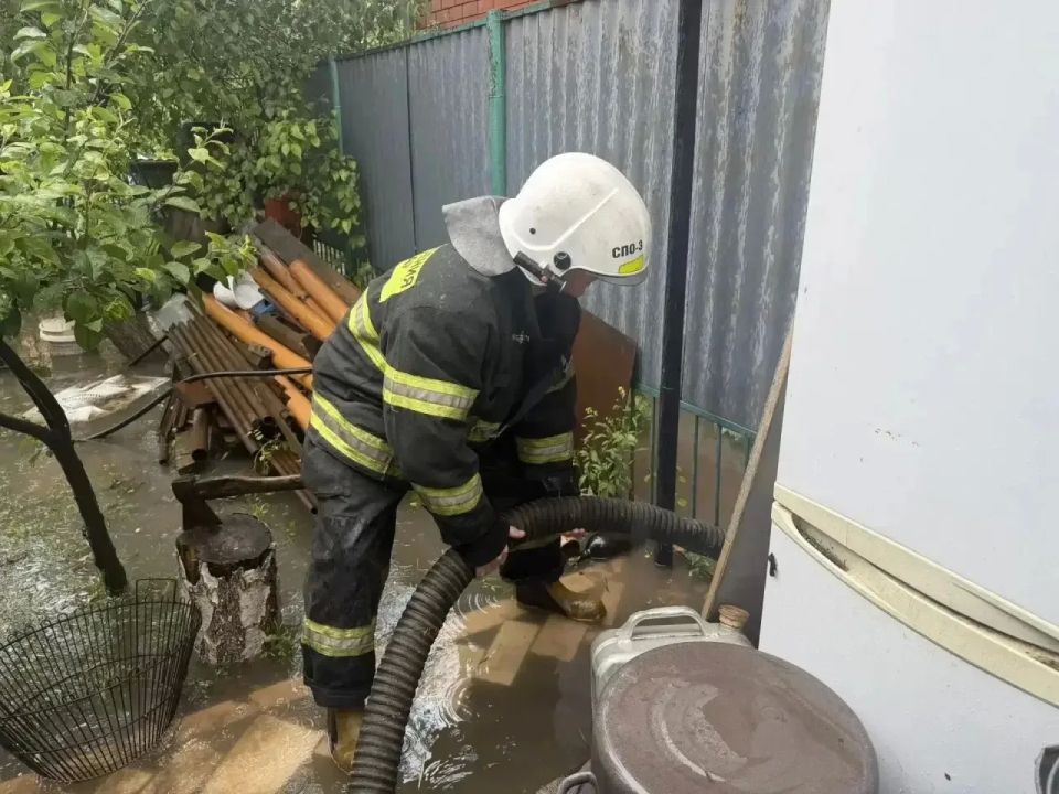 В Краснодаре устраняют последствия ливней