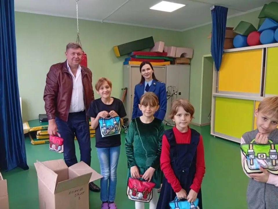 В Международный день защиты детей работники прокуратуры Новокубанского района посетили социально-реабилитационный центр для несовершеннолетних В Международный день защиты детей работники прокуратуры Новокубанского района посетили социально-реабилитационный центр для несовершеннолетних