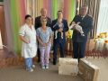 Прокурор Усть-Лабинского района Алексей Рыжков и руководитель Усть-Лабинского межрайонного следственного отдела управления Следственного комитета по краю Алексей Воробьёв поздравили малышей в Усть-Лабинском доме ребенка