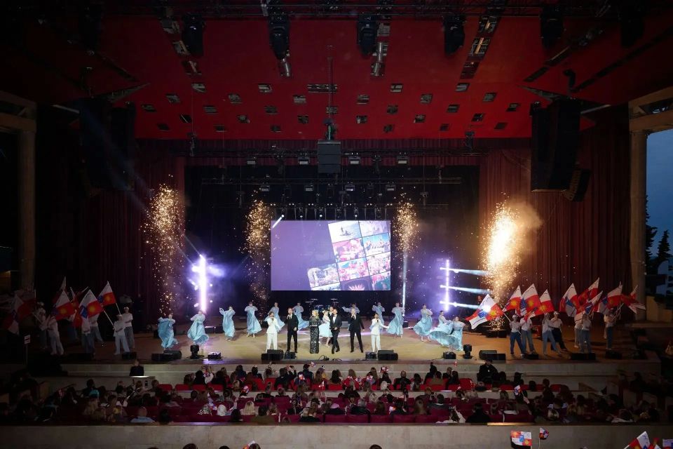 В Сочи «Фестивальный» открыл 47-й сезон концертом ко Дню города В Сочи «Фестивальный» открыл 47-й сезон концертом ко Дню города