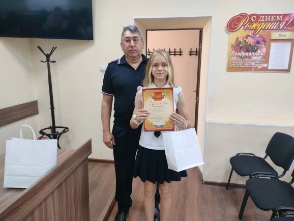 В Ейске полицейские и общественники наградили участников районного этапа конкурса детского творчества «Полицейский Дядя Степа» В Ейске полицейские и общественники наградили участников районного этапа конкурса детского творчества «Полицейский Дядя Степа»