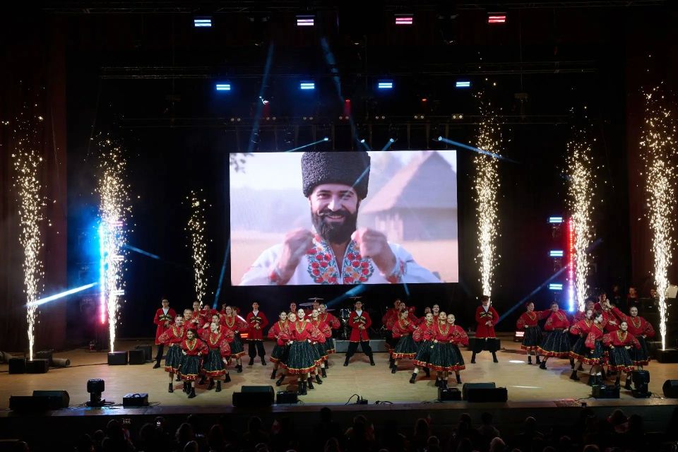 В Сочи «Фестивальный» открыл 47-й сезон концертом ко Дню города В Сочи «Фестивальный» открыл 47-й сезон концертом ко Дню города
