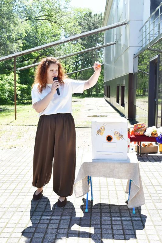 В первый день лета на площадке перед Мемориальным музеем И.М. Поддубного в парке культуры и отдыха г.Ейска, названном именем чемпиона чемпионов, прошла яркая программа «Хоровод народов России», приуроченная ко Дню защиты... В первый день лета на площадке перед Мемориальным музеем И.М. Поддубного в парке культуры и отдыха г.Ейска, названном именем чемпиона чемпионов, прошла яркая программа «Хоровод народов России», приуроченная ко Дню защиты...