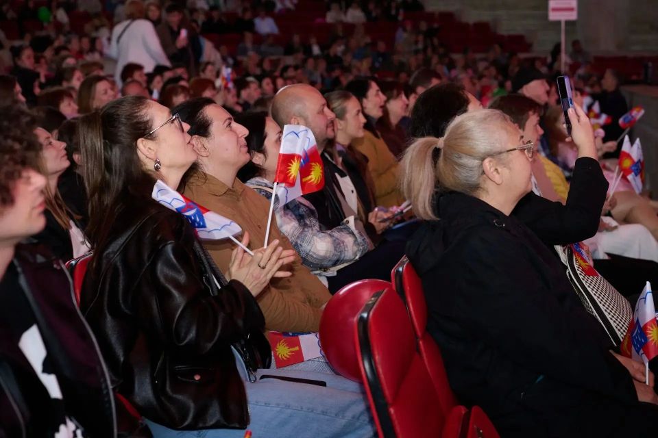 В Сочи «Фестивальный» открыл 47-й сезон концертом ко Дню города В Сочи «Фестивальный» открыл 47-й сезон концертом ко Дню города
