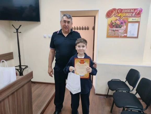 В Ейске полицейские и общественники наградили участников районного этапа конкурса детского творчества «Полицейский Дядя Степа» В Ейске полицейские и общественники наградили участников районного этапа конкурса детского творчества «Полицейский Дядя Степа»