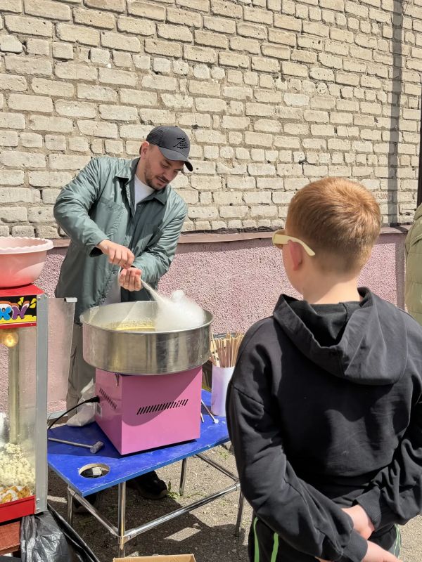 Прокуратурой края принято участие в традиционной гуманитарной поездке в детские учреждения Донбасса, приуроченной к Международному дню защиты детей Прокуратурой края принято участие в традиционной гуманитарной поездке в детские учреждения Донбасса, приуроченной к Международному дню защиты детей