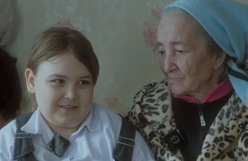 Рак по очереди забрал маму и бабушку: 9-летняя школьница без почки осталась сиротой и живет в доме-развалюхе