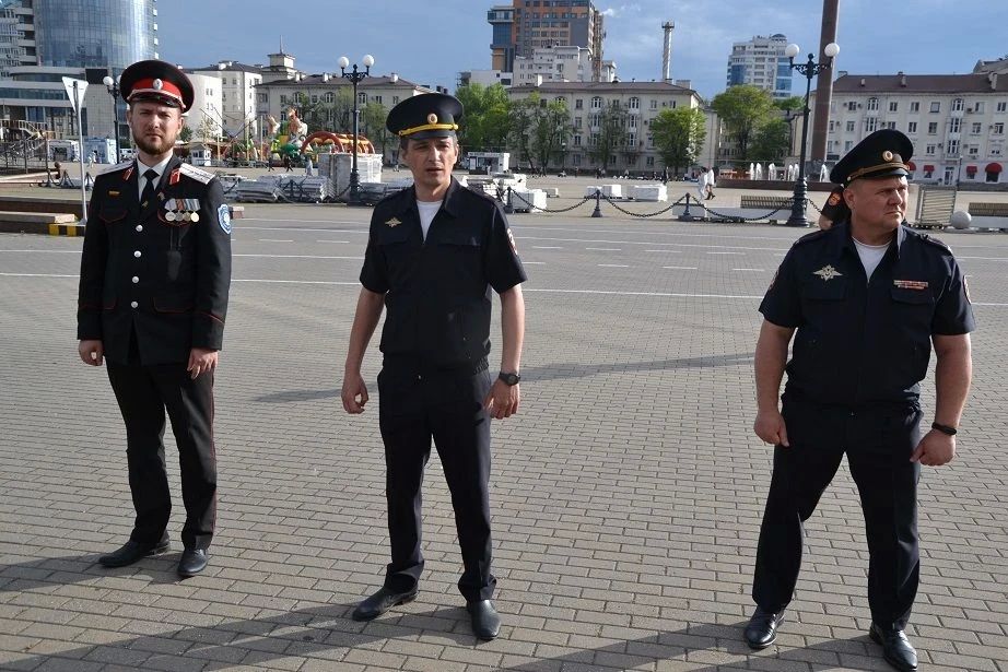Казаки Новороссийского РКО вышли на патрулирование набережной города-героя Казаки Новороссийского РКО вышли на патрулирование набережной города-героя