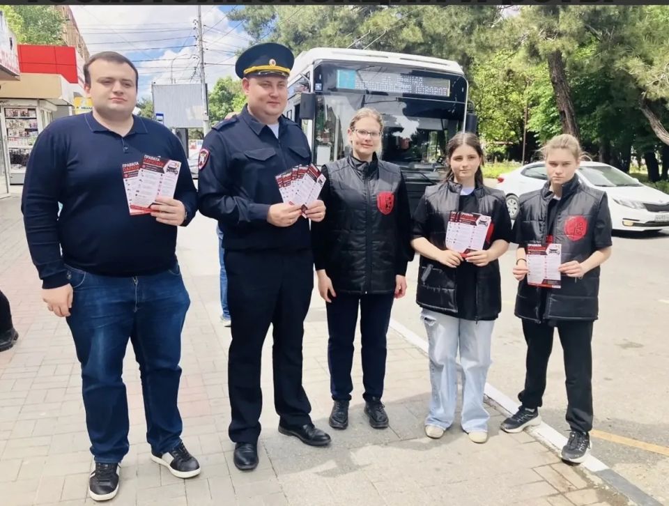 Активисты «Молодежного патруля» совместно с представителями управления транспорта, Госавтоинспекции и роты ДПС провели акцию «СтопХам»