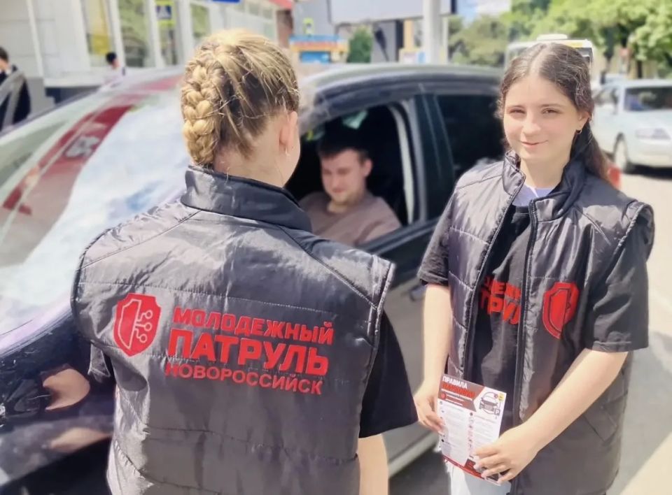 Активисты «Молодежного патруля» совместно с представителями управления транспорта, Госавтоинспекции и роты ДПС провели акцию «СтопХам» Активисты «Молодежного патруля» совместно с представителями управления транспорта, Госавтоинспекции и роты ДПС провели акцию «СтопХам»