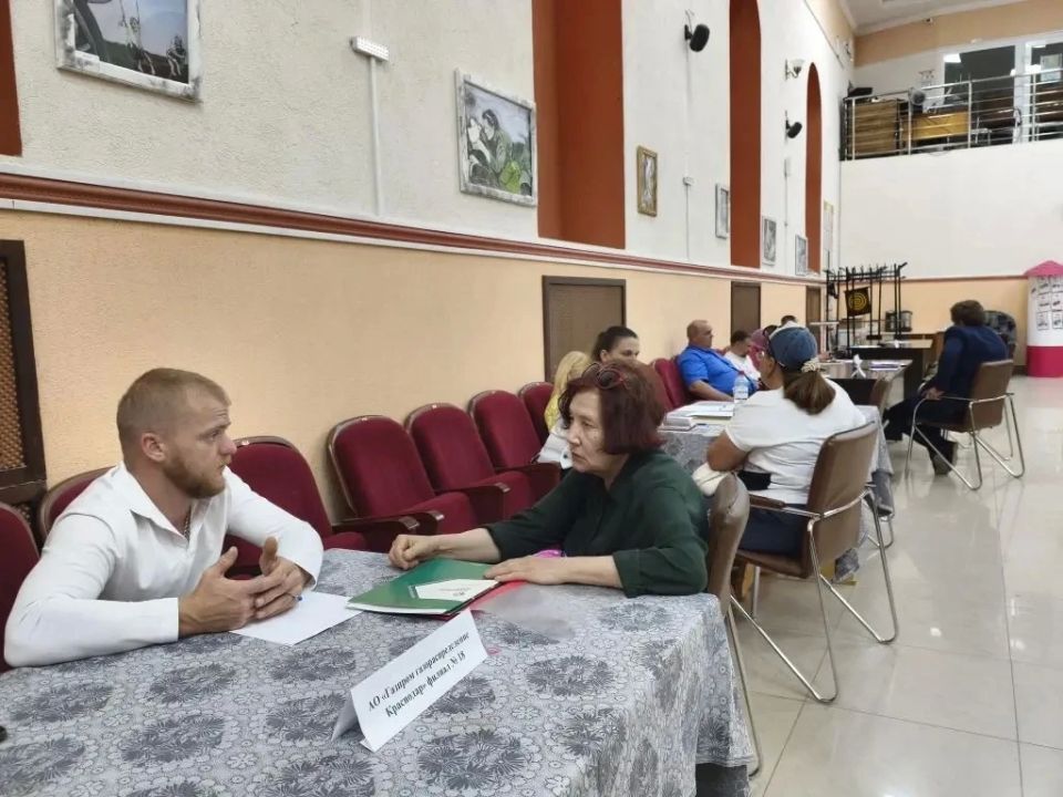 В Джигинке сегодня работал выездной консультационный центр В Джигинке сегодня работал выездной консультационный центр