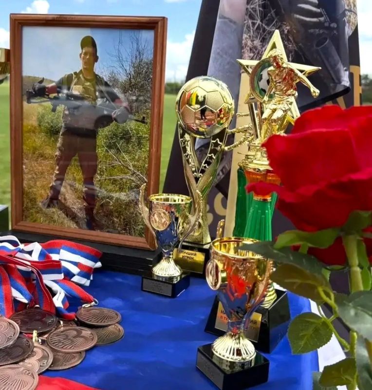 На стадионе «Арсенал» с. Александровка Ейского района прошел турнир по футболу, посвященный памяти участника СВО, рядового Ярец Юрия Владимировича На стадионе «Арсенал» с. Александровка Ейского района прошел турнир по футболу, посвященный памяти участника СВО, рядового Ярец Юрия Владимировича