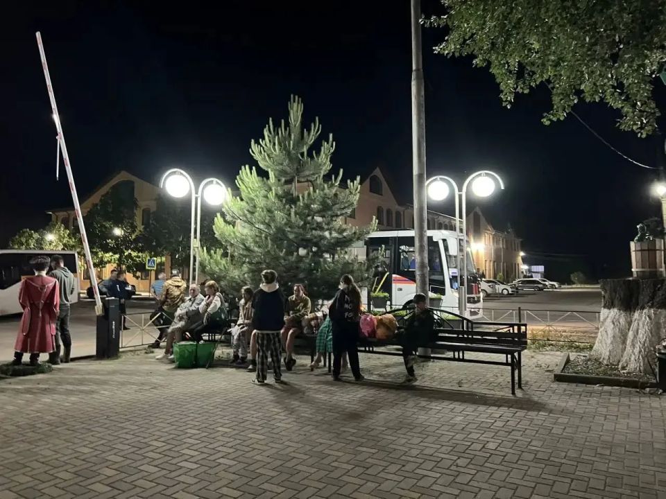 Крымск примет часть эвакуированных из станицы Троицкой людей Крымск примет часть эвакуированных из станицы Троицкой людей