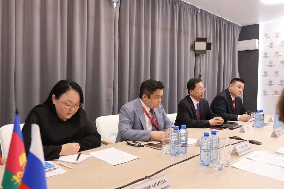 Делегация Краснодарского края на ПМЭФ-2026 провела встречу с президентом Союза китайских промышленников и предпринимателей Делегация Краснодарского края на ПМЭФ-2026 провела встречу с президентом Союза китайских промышленников и предпринимателей