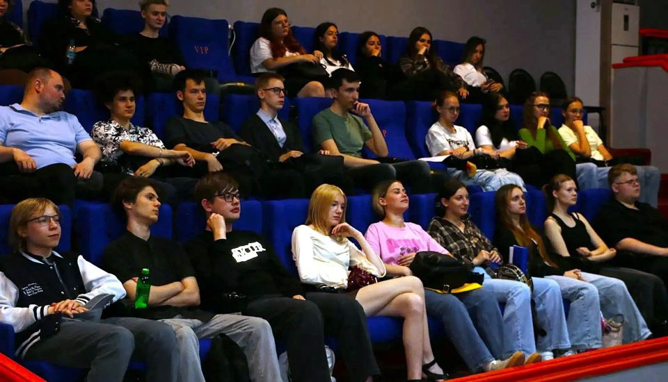 В рамках месячника антинаркотической направленности и популяризации здорового образа жизни в зале Районного молодёжного центра для студентов Ейского района состоялся закрытый кинопоказ В рамках месячника антинаркотической направленности и популяризации здорового образа жизни в зале Районного молодёжного центра для студентов Ейского района состоялся закрытый кинопоказ