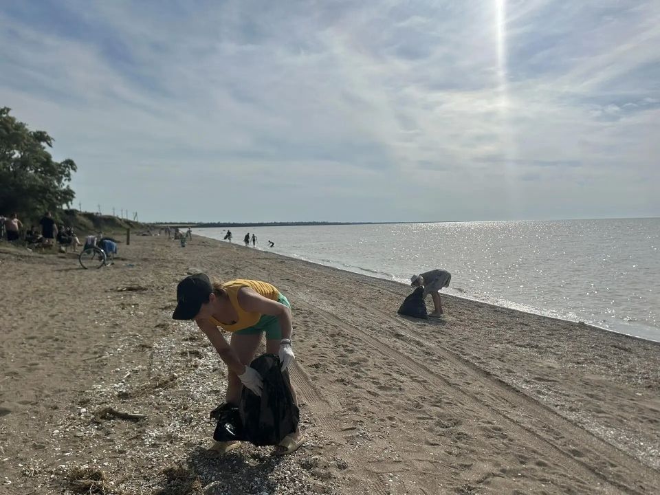 Жители с.Воронцовка Ейского района привели в порядок побережье Жители с.Воронцовка Ейского района привели в порядок побережье