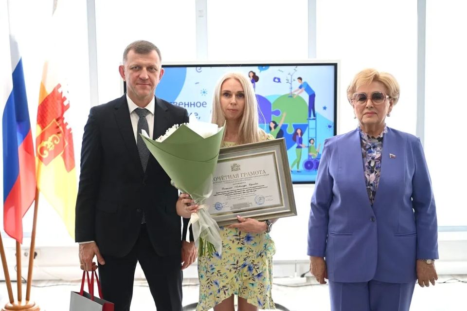 Евгений Наумов: Сегодня праздник тех, кто профессионально помогает людям, поддерживает их в трудной ситуации – День социального работника Евгений Наумов: Сегодня праздник тех, кто профессионально помогает людям, поддерживает их в трудной ситуации – День социального работника