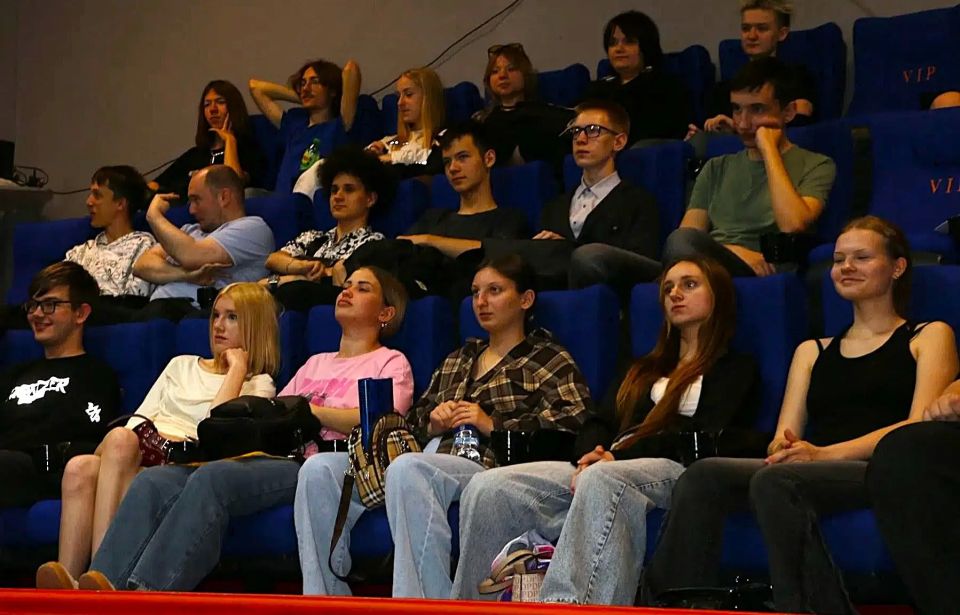 В рамках месячника антинаркотической направленности и популяризации здорового образа жизни в зале Районного молодёжного центра для студентов Ейского района состоялся закрытый кинопоказ В рамках месячника антинаркотической направленности и популяризации здорового образа жизни в зале Районного молодёжного центра для студентов Ейского района состоялся закрытый кинопоказ