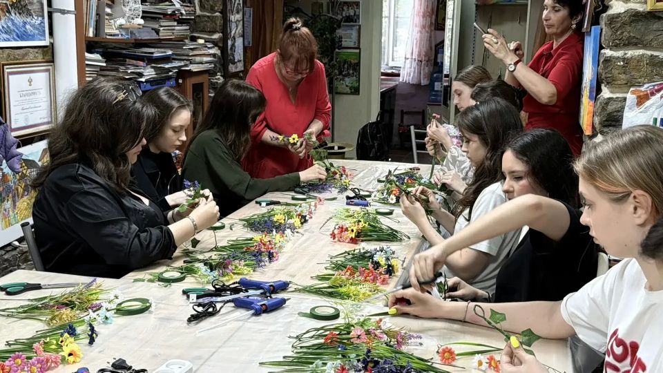 Год единства народов России: в Новороссийске прошёл мастер-класс с летним настроением Год единства народов России: в Новороссийске прошёл мастер-класс с летним настроением