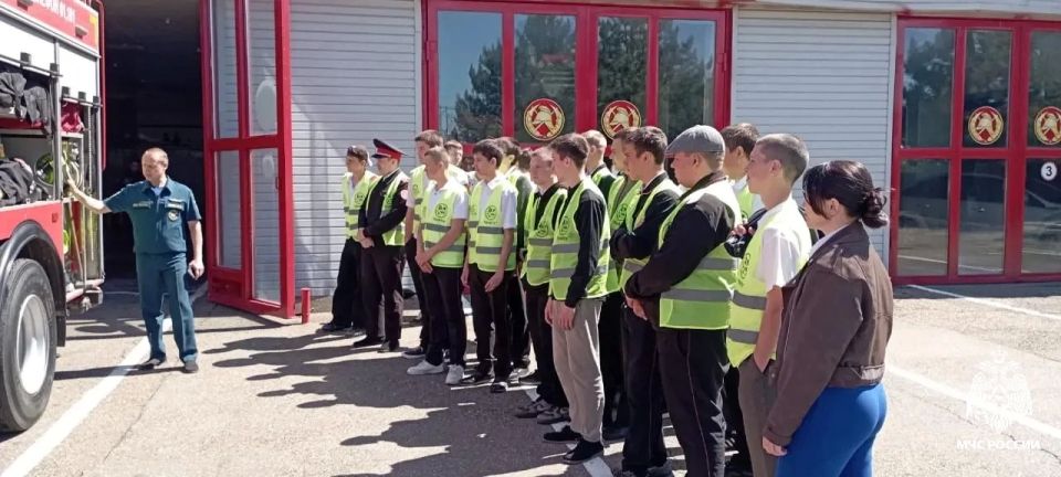 День открытых дверей в Тихорецком пожарноспасательном отряде: юные гости узнают о безопасности и профессии пожарного День открытых дверей в Тихорецком пожарноспасательном отряде: юные гости узнают о безопасности и профессии пожарного