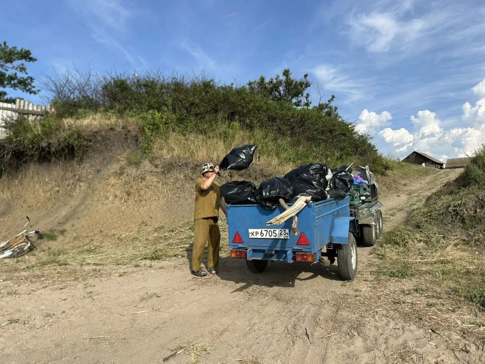 Жители с.Воронцовка Ейского района привели в порядок побережье Жители с.Воронцовка Ейского района привели в порядок побережье