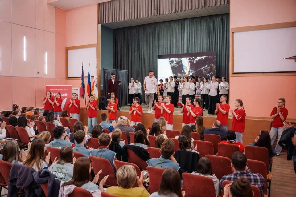 Активисты Движения Первых и Миха Бунин создали хит «Первые Кубани» Активисты Движения Первых и Миха Бунин создали хит «Первые Кубани»