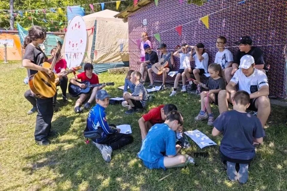 В Сочи летом для более 80 тысяч школьников подготовлено свыше 2300 досуговых мероприятий В Сочи летом для более 80 тысяч школьников подготовлено свыше 2300 досуговых мероприятий