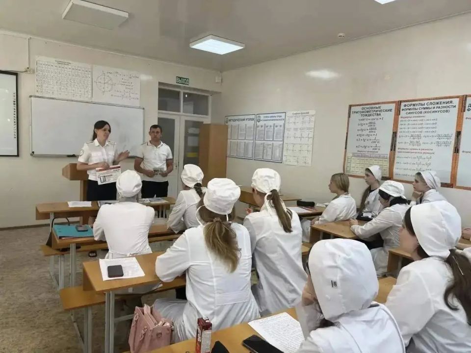 Сотрудники транспортной полиции Анапы провели профилактическую беседу со студентами медицинского колледжа Сотрудники транспортной полиции Анапы провели профилактическую беседу со студентами медицинского колледжа