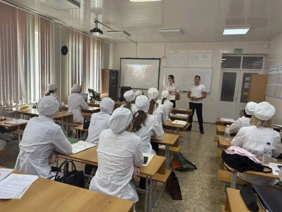 Сотрудники транспортной полиции Анапы провели профилактическую беседу со студентами медицинского колледжа Сотрудники транспортной полиции Анапы провели профилактическую беседу со студентами медицинского колледжа
