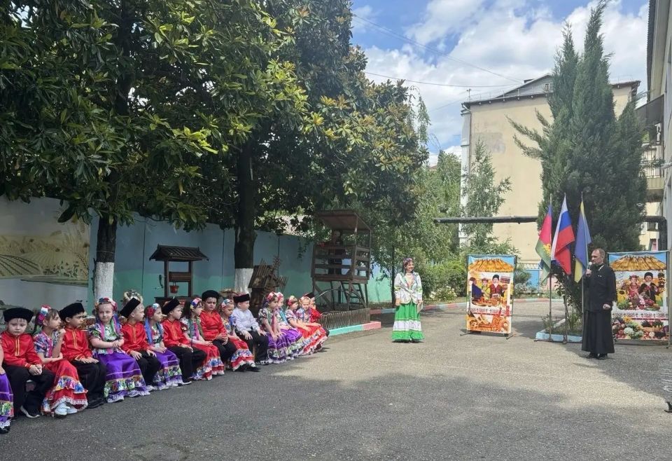 В детском саду № 31 «Голубая стрела» города Туапсе большое событие: пятнадцатый, юбилейный выпуск Черноморских казачат в школу В детском саду № 31 «Голубая стрела» города Туапсе большое событие: пятнадцатый, юбилейный выпуск Черноморских казачат в школу