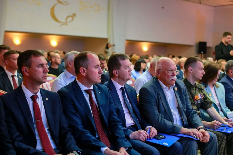 Глава Сочи Андрей Прошунин принял участие в 39 конференции регионального отделения партии «Единая Россия» Глава Сочи Андрей Прошунин принял участие в 39 конференции регионального отделения партии «Единая Россия»