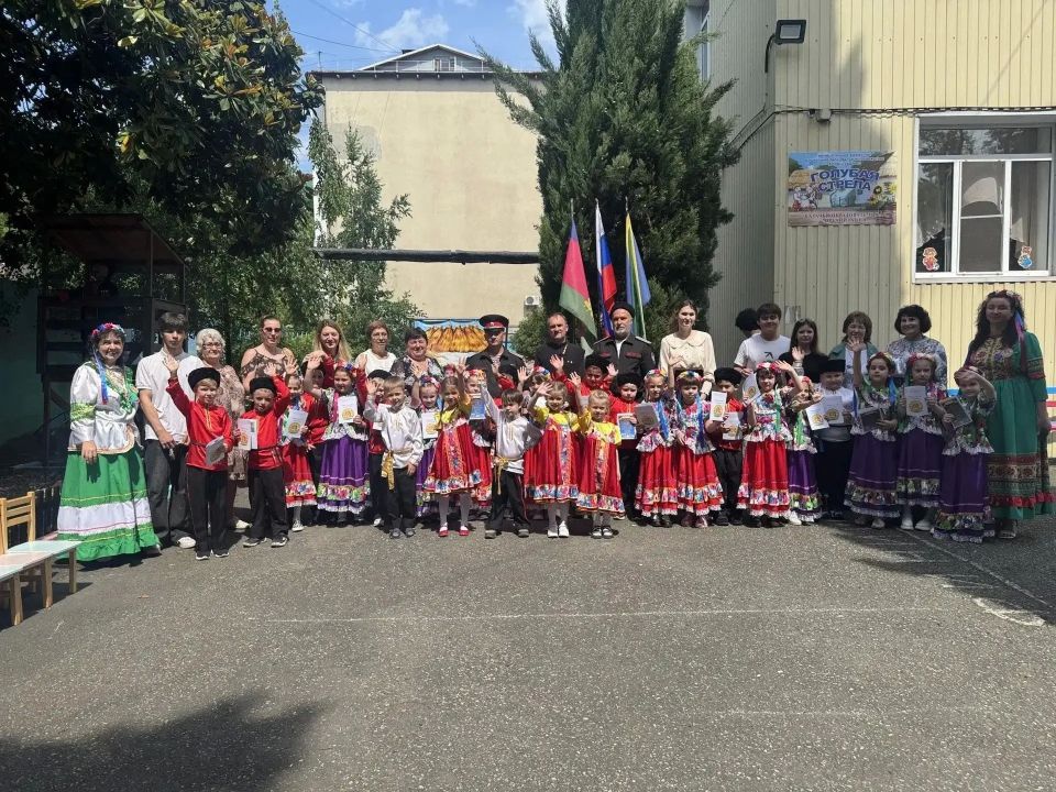 В детском саду № 31 «Голубая стрела» города Туапсе большое событие: пятнадцатый, юбилейный выпуск Черноморских казачат в школу