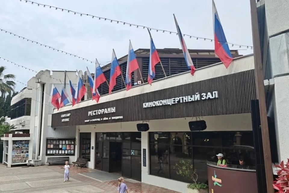 Советы ТОС Сочи и предприятия курорта присоединились ко Всероссийской акции «Флаги России» Советы ТОС Сочи и предприятия курорта присоединились ко Всероссийской акции «Флаги России»