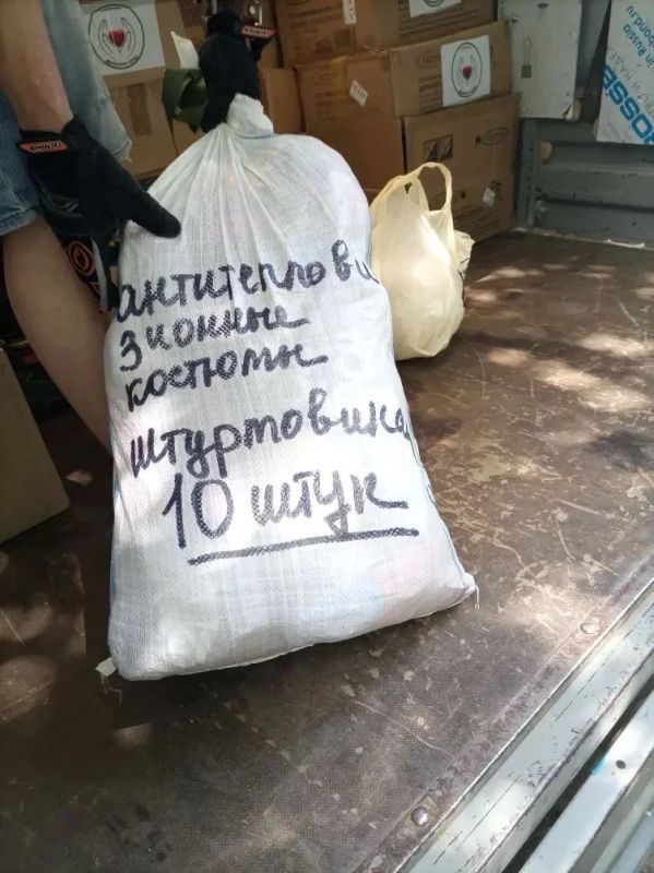 Андрей Кравченко: В преддверии Дня России спасатели Новороссийска передали гуманитарную помощь бойцам, находящимся в Донецкой Народной Республике Андрей Кравченко: В преддверии Дня России спасатели Новороссийска передали гуманитарную помощь бойцам, находящимся в Донецкой Народной Республике