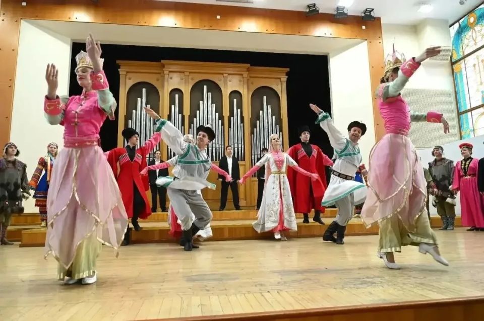 В муниципальном концертном зале прошло торжественное мероприятие, посвящённое 90-летию со дня образования Западного внутригородского округа Краснодара В муниципальном концертном зале прошло торжественное мероприятие, посвящённое 90-летию со дня образования Западного внутригородского округа Краснодара