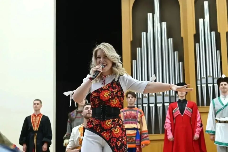 В муниципальном концертном зале прошло торжественное мероприятие, посвящённое 90-летию со дня образования Западного внутригородского округа Краснодара В муниципальном концертном зале прошло торжественное мероприятие, посвящённое 90-летию со дня образования Западного внутригородского округа Краснодара