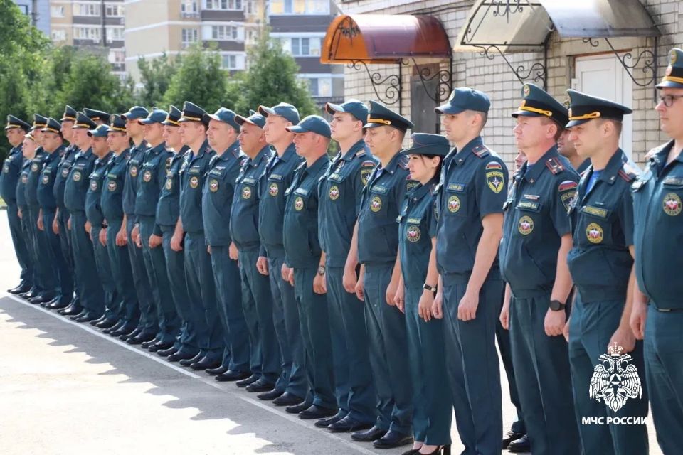 Ко Дню России: в Главном управлении МЧС Краснодарского края состоялось торжественное построение Ко Дню России: в Главном управлении МЧС Краснодарского края состоялось торжественное построение