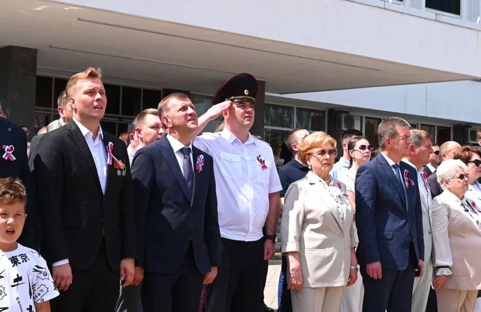 Начальник городского Управления МВД Андрей Платонов принял участие в торжественном поднятии государственного флага России на Главной городской площади Краснодара