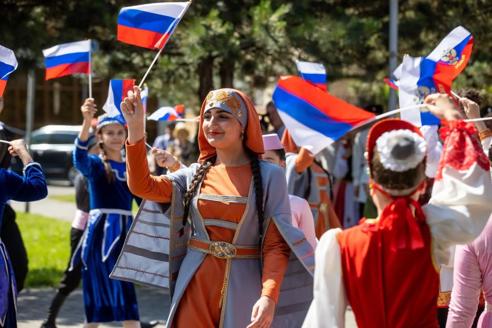 В День России в Анапе хором исполнили государственный гимн В День России в Анапе хором исполнили государственный гимн